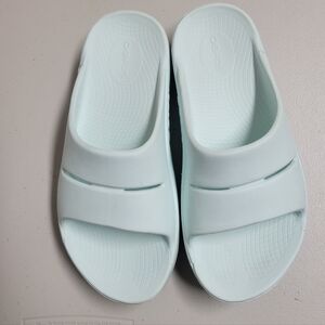 OOFOS Women’s Slide Sandals in Light Mint
